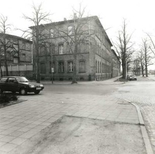 Cottbus, Karl-Liebknecht-Straße / Ecke Lausitzer Straße. Infanteriekaserne der Bundeswehr (1886). Eckansicht
