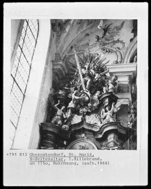 Bekrönung des Nord-Seitenaltars