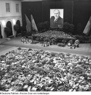 Otto Buchwitz Trauerfeierlichkeiten im Rathaus