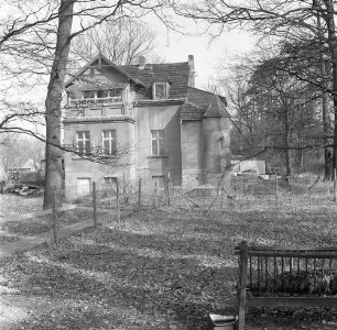 Fredersdorf-Vogelsdorf, Fröbelstraße 29. Sommerhaus "Waldesfrieden" (ehemalige Adolph-Hoffmann-Villa; um 1906). Gartenansicht