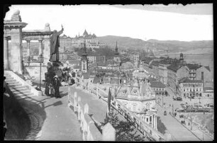 Budapest. Gerhardus-Monument und Panorama gegen Burgpalast