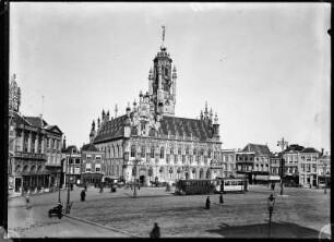 Niederlande, Middelburg. Markt mit Rathaus
