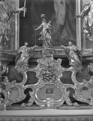 Nördlicher Seitenaltar — Predella mit Rosenkranzgruppe