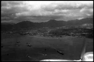 Hongkong: Anflug auf Hongkong mit Blick auf das Gebirge