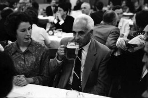 16. Tagung 1966 Mediziner; Studentenabend Polonaise: Severo Ochoa im Gespräch