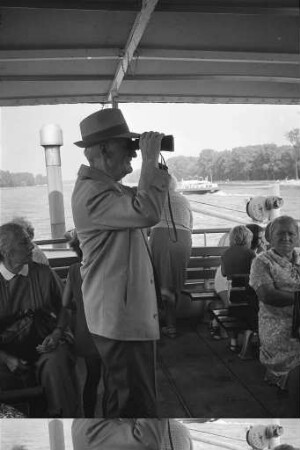Kaffeefahrt auf dem Rhein mit dem Fahrgastschiff "Karlsruhe"