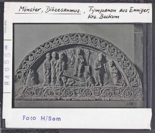 Münster, Diözesanmuseum: Tympanon aus Enniger, Frauen am Grabe