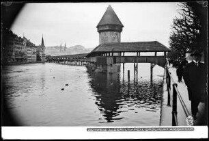 Schweiz, Luzern, Kapellbrücke mit Wasserturm