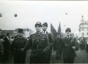 Kampfgruppen auf der Maidemonstration in Teltow
