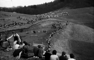 Vogtsburg: Reitturnier, Publikum auf den Hängen