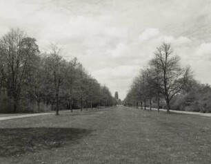 Dresden-Altstadt. Großer Garten (1683, J. F. Karcher; 1873-1895, K. F. Bouché). Herkulesallee