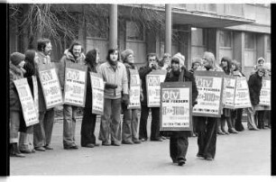 Kleinbildnegativ: ÖTV-Betriebsgruppe, Rathaus Kreuzberg, 1977