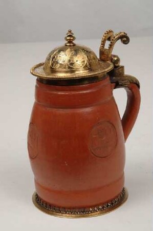 Deckelkrug aus Stiergauer Terra Sigillata, Fassung: Nürnberg, um 1610
