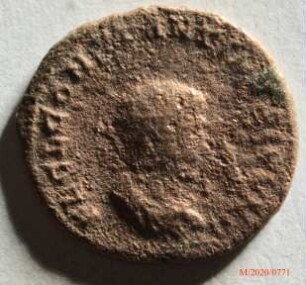 Römische Münze, Nominal Follis, Prägeherr Constantinus I. für Constantinus II., Prägeort Trier, Original