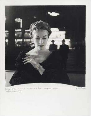 Babilla Ruden zeigt Schmuck von Nele Bode - Kempinski Terrasse, Berlin, etwa 1958
