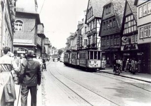 Straßenbahn in der Langen Straße. Detmold. Ausweichstelle vor dem Rathaus