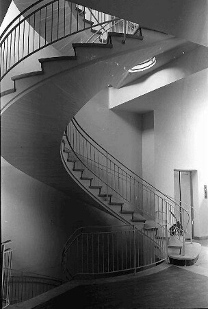 Freiburg: Kaiser-Joseph-Straße; Betontreppe von hinten; im Hause Kausch