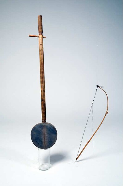 Bowl spear lute with bow