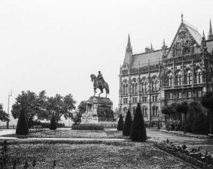 Budapest, Andrassy-Denkmal : Budapest. Reiterstandbild von Gyula Andrássy (1906; György Zala). Das Denkmal wurde 1945 abgetragen und eingeschmolzen, 2016 wurde eine Kopie aufgestellt