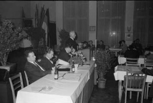 [SED-Parteiversammlung]