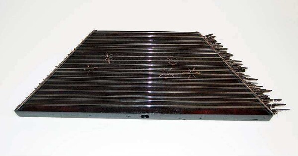 Board zither with resonance box (box zither)