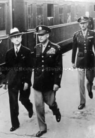 US-Außenminister Byrnes und Militärgouverneur McNarney in Stuttgart
