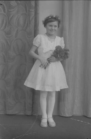 Junges Mädchen mit Blumen