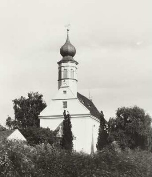Hosterwitz bei Dresden. Kirche St. Marien am Wasser. Ansicht von Westen