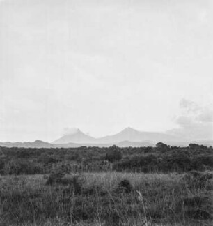 Virunga-Vulkankette : Blick vom Ufer des Kiwusees in Richtung der Virunga-Vulkankette