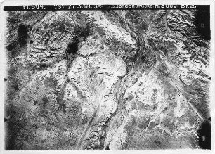 n. ö. Jordanbrücke [wohl Allenby-(Jordan-)Brücke] nach Mader nö. Jordanbrücke mit w. nimrin u. Strasse