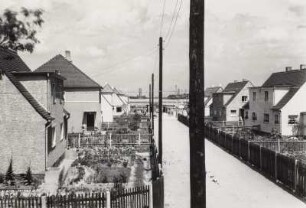 Großzschocher, Thomas-Münzer-Siedlung : Leipzig-Großzschocher. Thomas-Münzer-Siedlung. Straßenansicht