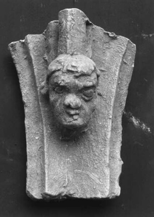 Sixtusportal — Rechtes Gewände — 1. Gewändefigur: Chlodwig — Baldachin über der Chlodwig-Statue