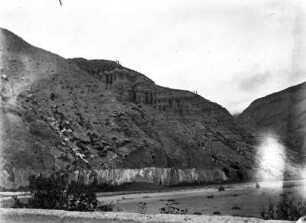 Am Rio de Purmamarca : Canyon mit Fluss