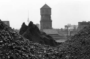 Kohlelager im Gaswerk Dimitroffstraße/Ecke Greifswalder Straße