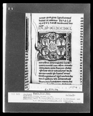 Textblatt mit Initiale E, darin die vier apokalyptischen Wesen, Folio 282