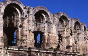 Arles - Römisches Theater : Ruinen des Römischen Theaters. Aufgenommen in Arles im Jahre 2001