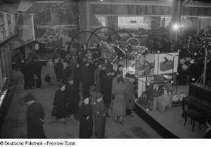 Blick von oben auf die Ausstellungsfläche von Polen