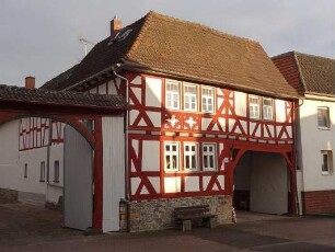 Fachwerk-Torhaus; Münzenberg, Brunnenstraße 16