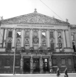 Leipzig. Augusteum (Universitätshauptgebäude) und Universitätskirche St. Pauli kurz vor Sprengung und Abbruch, Mai 1968