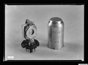 Quarz-Platte in der Halterung mit Kappe; Foto 1963