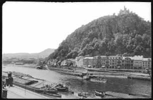 Bodenbach. a. d. Elbe mit Raddampfer und Lastkahn. Schäferwand