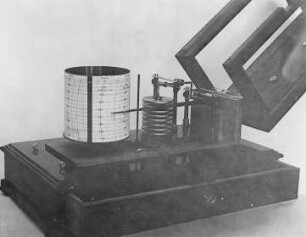 Aneroid-Barograph von Fuess, mit 8 Dosen : Technikgeschichte | Physik | Mechanik | Messung des Luftdruckes | Barometer und Barographen