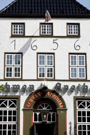 Deutschland. Schleswig Holstein. Husum. Schwan Apotheke. 1656