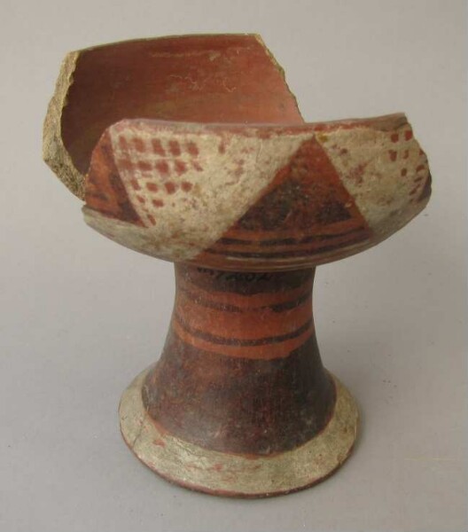 Clay bowl with stand