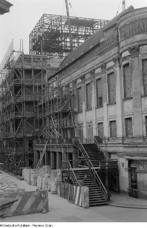 Blick auf die Baustelle für den Um- und Erweiterungsbau des Schauspielhauses