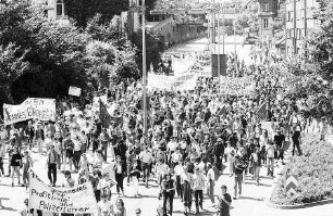 Freiburg im Breisgau: Demo wegen der Räumung des Hauses am Schlossbergring