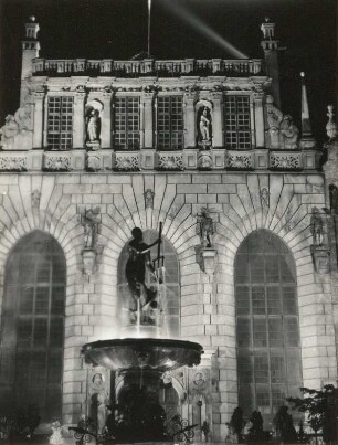 Gdansk, Langer Markt (Dlugi Targ). Dwór Artusa (Artushof) (1481) und Neptunbrunnen (1601/1700)