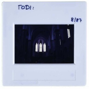 Todi, S. Fortunato : Mittelschiff zum Chor