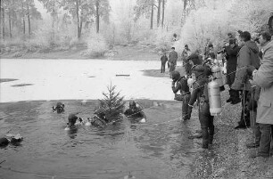 Weihnachtsaktion des Taucherclub Muräne im Ententeich bei Daxlanden