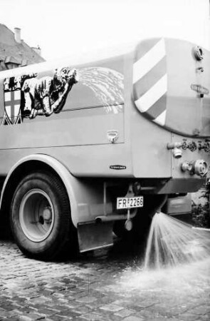 Freiburg: Städtischer Fuhrpark, Sprengwagen von hinten, Ausschnitt
